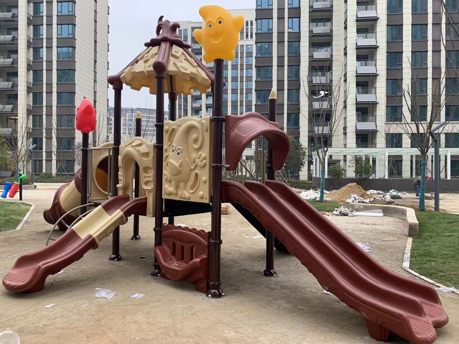 Residential area children's play park/children's slide